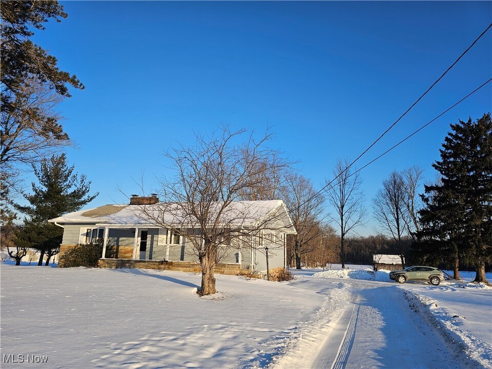 14864 Kinsman Rd in Middlefield, OH - Building Photo