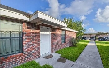 3719 Zelma St, Unit Apt 1 in Edinburg, TX - Foto de edificio - Building Photo