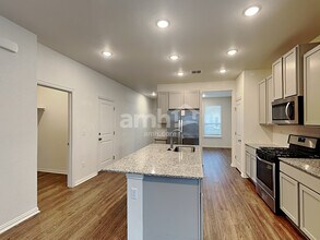 2714 Brogan Crk in Canyon Lake, TX - Building Photo - Building Photo