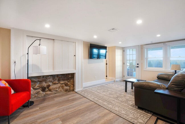 54 Cliff Rd in Wading River, NY - Building Photo - Building Photo