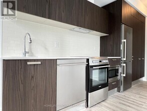 50A-450 Charles St E in Toronto, ON - Building Photo - Building Photo