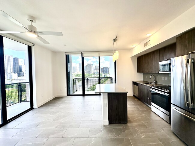 1945 NW 3rd Ave, Unit B28 in Miami, FL - Building Photo - Building Photo