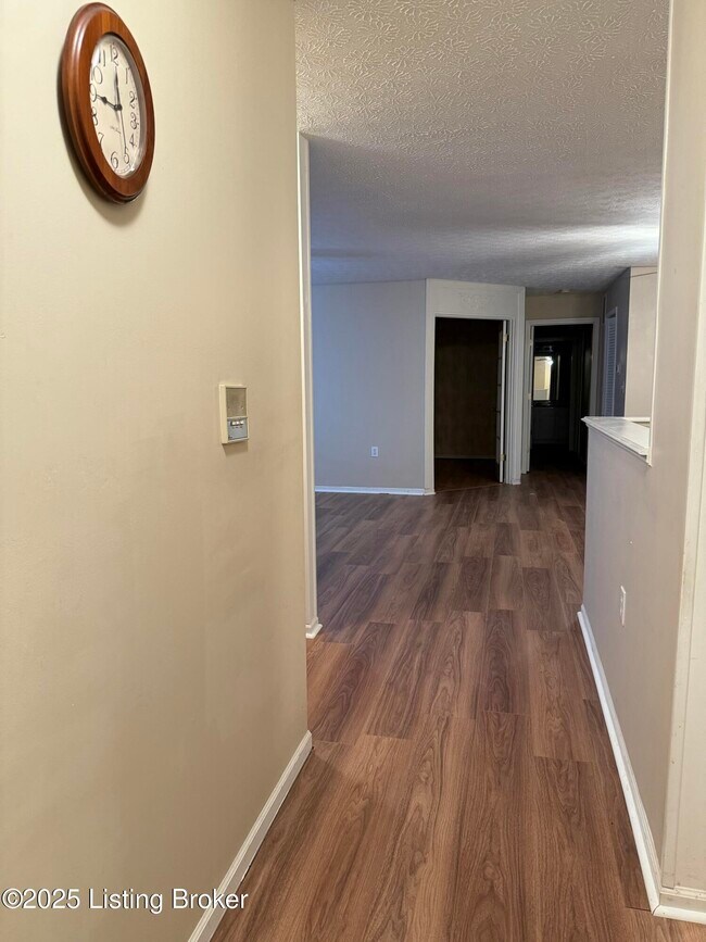 10305 Trotters Pointe Dr in Louisville, KY - Building Photo - Building Photo
