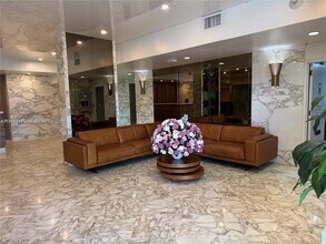 7135 Collins Ave in Miami, FL - Foto de edificio - Building Photo