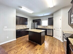 345 Westridge Cir in Dallas, GA - Foto de edificio - Building Photo