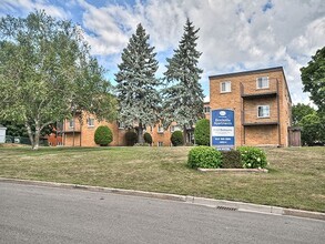 Brockville Apartments in Brockville, ON - Foto de edificio - Building Photo