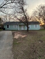 126 Mauldon Ct in Warner Robins, GA - Building Photo