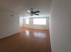 9783 Hilspach St, Unit 2 in Philadelphia, PA - Foto de edificio - Building Photo