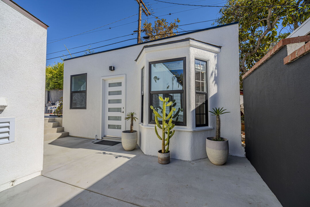 1974 Comstock Ave in Los Angeles, CA - Building Photo