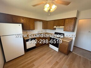 2289 11th Ave E in North St. Paul, MN - Building Photo - Building Photo