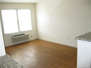 41 Grand St in Danbury, CT - Building Photo - Building Photo