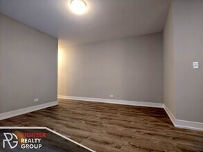 711 W Brompton Ave, Unit 705-29 in Chicago, IL - Building Photo - Building Photo