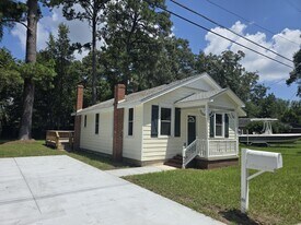 14 W Back Rd in Savannah, GA - Building Photo