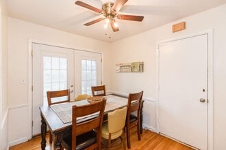 8806 W 71st Terrace in Overland Park, KS - Foto de edificio - Building Photo