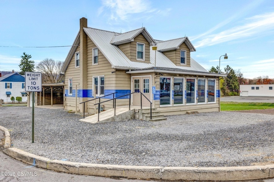 1538 N Susquehanna Trail in Selinsgrove, PA - Building Photo