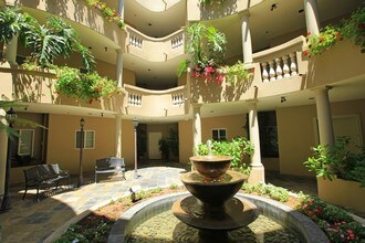 Moorpark Apartments in Studio City, CA - Foto de edificio - Building Photo