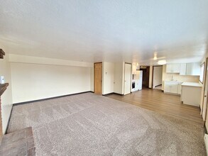 302 N Argonne Rd in Spokane Valley, WA - Foto de edificio - Building Photo