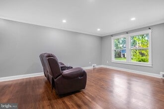 14402 Woodcrest Dr in Rockville, MD - Building Photo - Building Photo