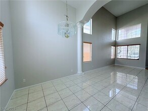 9347 S Chateau St Jean Dr in Las Vegas, NV - Building Photo - Building Photo