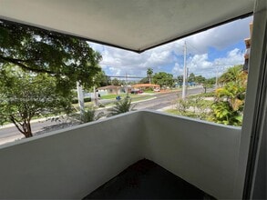 465 S Royal Poinciana Blvd, Unit 1B in Miami Springs, FL - Foto de edificio - Building Photo