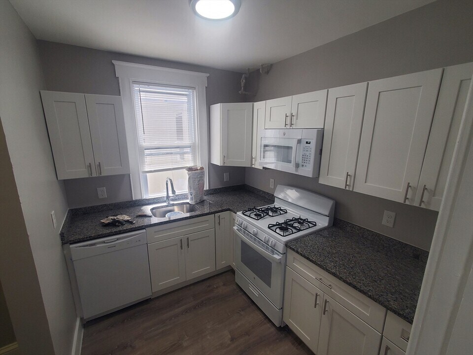 738 Washington St in Norwood, MA - Building Photo