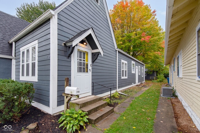 property at 719 E 53rd St