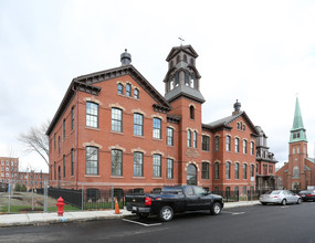 Chestnut Park Apartments in Holyoke, MA - Building Photo - Building Photo