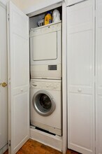 653 11th Ave in New York, NY - Foto de edificio - Building Photo