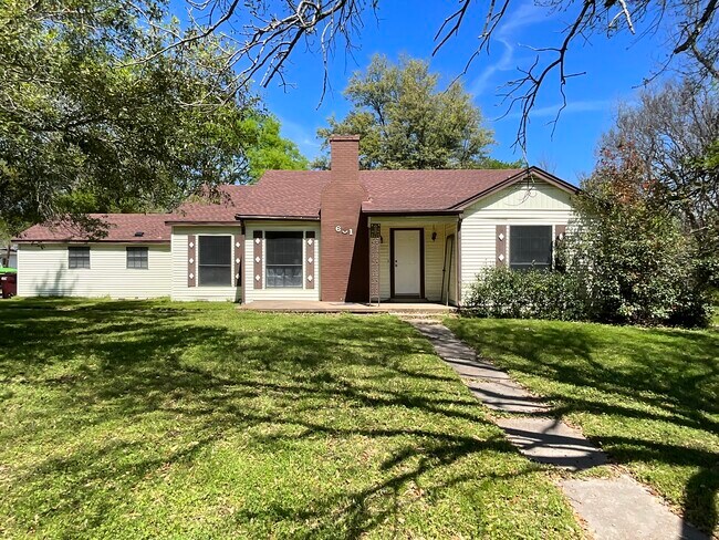 property at 601 E Pine St