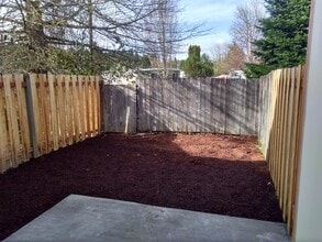 875 NW Oak Ave in Corvallis, OR - Foto de edificio - Building Photo