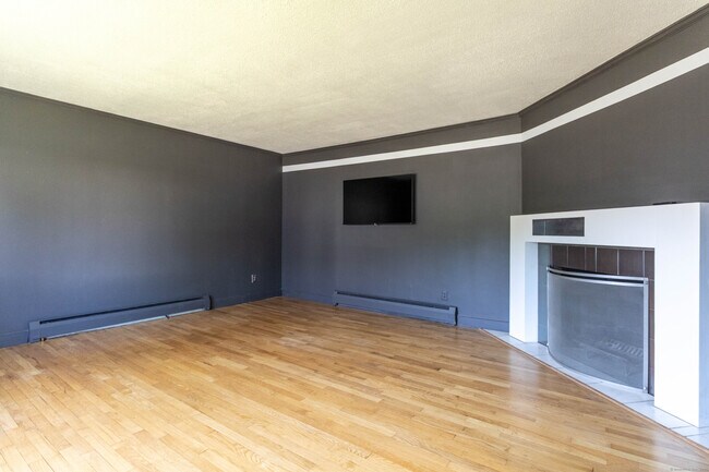 4 Commerce St in Portland, CT - Building Photo - Building Photo