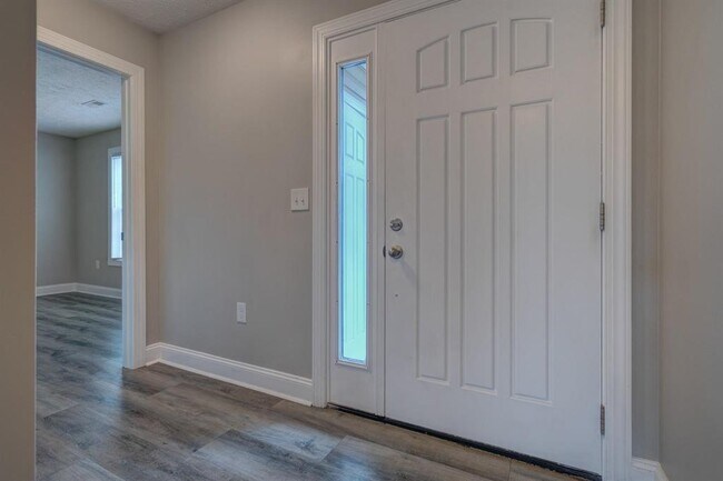 430 Twisted Oak Dr NW in Christiansburg, VA - Building Photo - Building Photo
