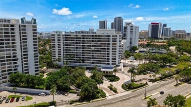 500 Three Islands Boulevard in Hallandale Beach, FL - Foto de edificio - Building Photo