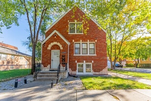 2345 Ridgeland Ave in Berwyn, IL - Building Photo