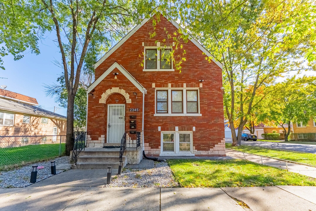 2345 Ridgeland Ave in Berwyn, IL - Building Photo