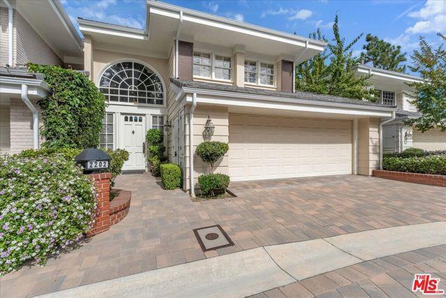 2202 The Terrace in Los Angeles, CA - Building Photo