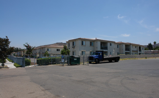 Shadowhill Apartments in Santee, CA - Building Photo - Building Photo