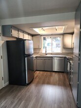 1331 Flower St in Medford, OR - Building Photo - Building Photo