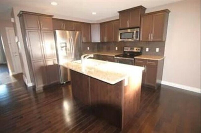 5123-168A 168A Ave NW in Edmonton, AB - Building Photo - Building Photo