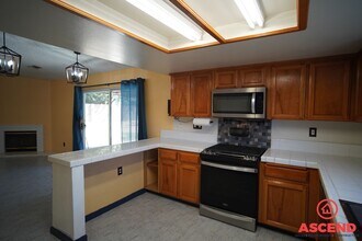 610 Ohanneson Ave in Shafter, CA - Building Photo - Building Photo