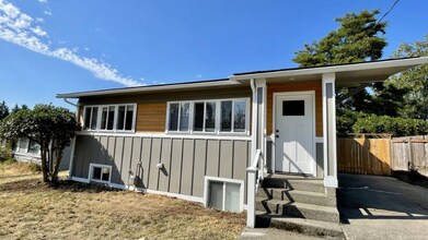 604 Camas Ave NE in Renton, WA - Building Photo - Building Photo