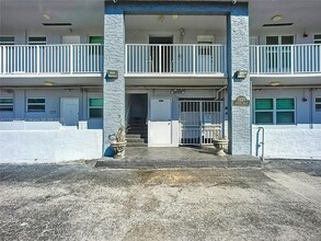 2225 NE 123rd St in North Miami, FL - Building Photo - Building Photo