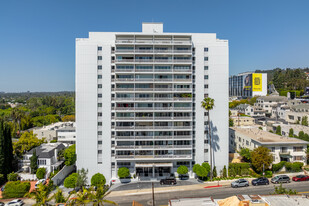 Doheny West Towers in West Hollywood, CA - Foto de edificio - Building Photo