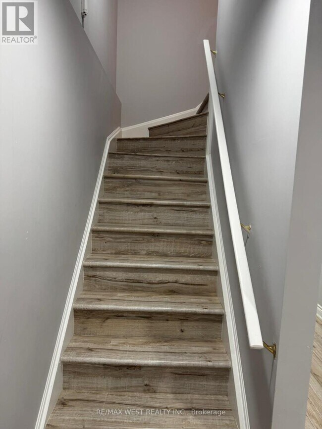 23 Lou Pomanti St in Toronto, ON - Building Photo - Building Photo