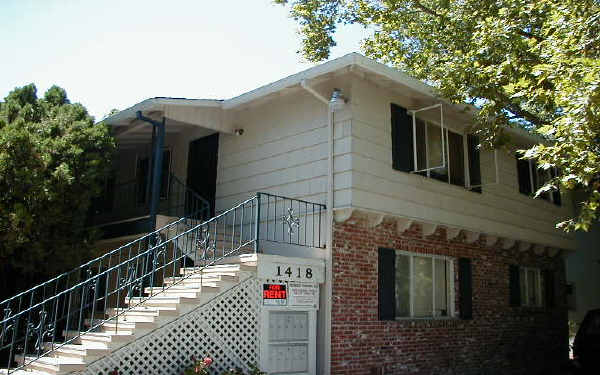 Catalina Apartments in Sacramento, CA - Foto de edificio