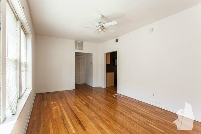 3523 N Broadway, Unit 1E in Chicago, IL - Building Photo - Building Photo