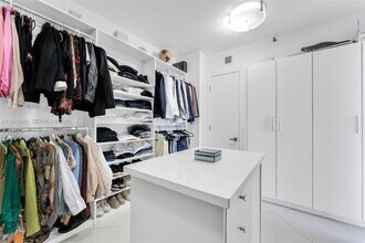 19500 Turnberry Way in Miami, FL - Building Photo - Building Photo