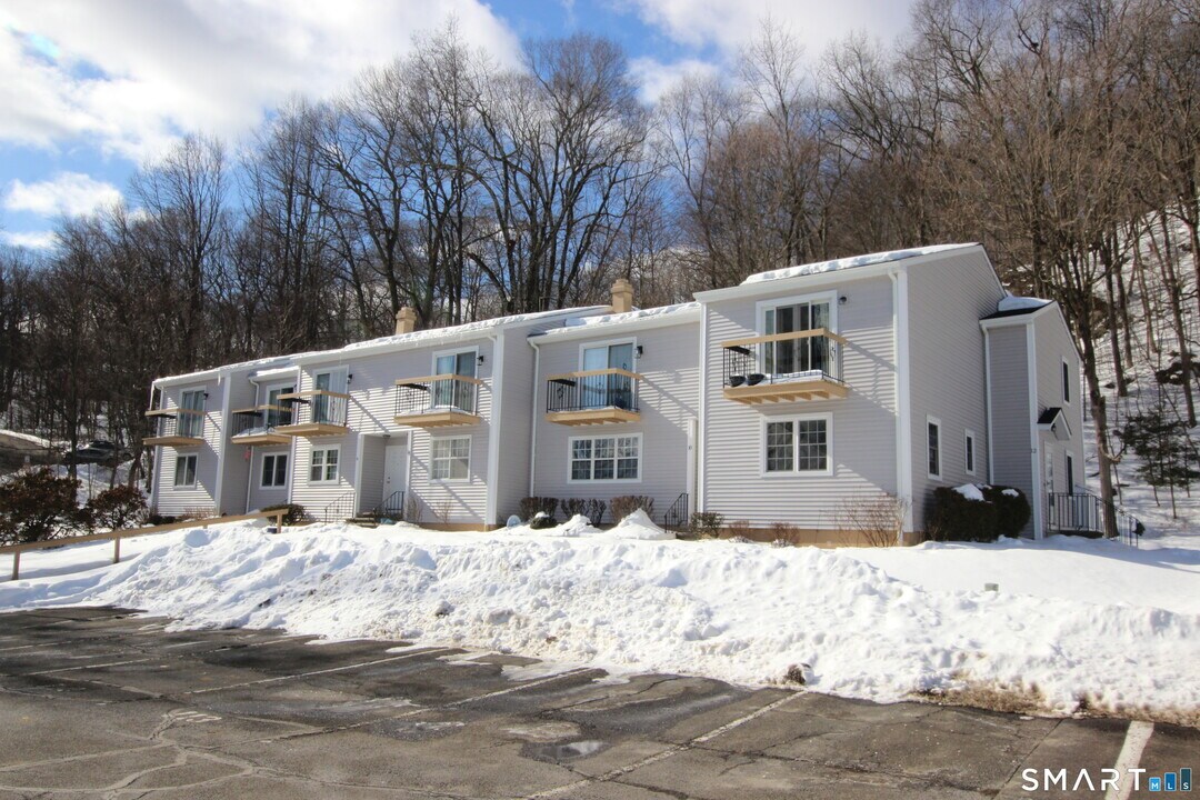 12 Eagle Rock Hill in Bethel, CT - Building Photo