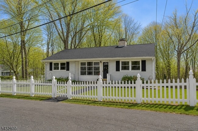 property at 3 Castle Rock Rd