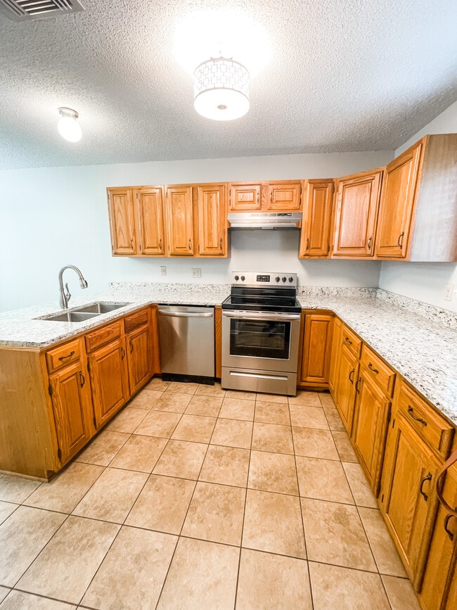 219 N French Quarter Dr in Houma, LA - Foto de edificio - Building Photo